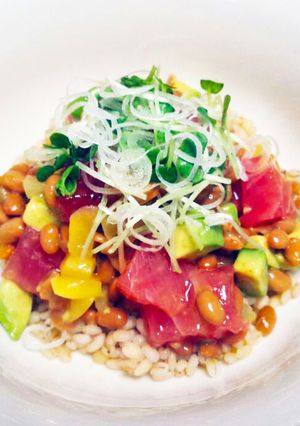 アボカド入りまぐろ納豆丼☆もち麦ごはん-レシピのメイン写真