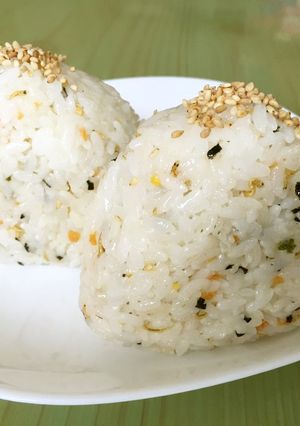 ☆韓国ふりかけ おにぎり-レシピのメイン写真