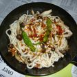 鉄パンでシメジたっぷりの焼きうどん