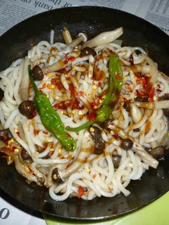 鉄パンでシメジたっぷりの焼きうどん-レシピのメイン写真