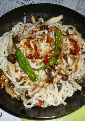鉄パンでシメジたっぷりの焼きうどん-レシピのメイン写真