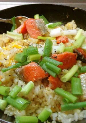 最速の包丁を使わない焼き塩鮭の炒飯-レシピのメイン写真