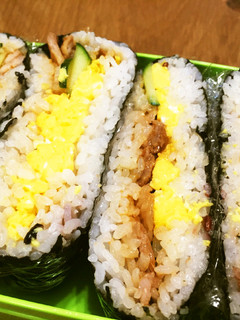 朝ごはんにぴったり☆3色おにぎらず-レシピのメイン写真