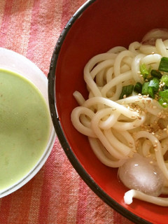 暑い日に!緑茶ごまだれ冷やしうどん-レシピのメイン写真