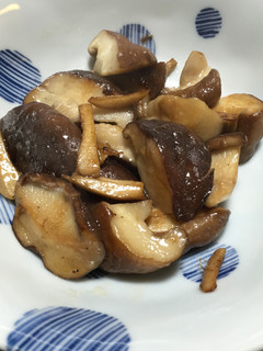 簡単椎茸のニンニクバター醤油炒め-レシピのメイン写真