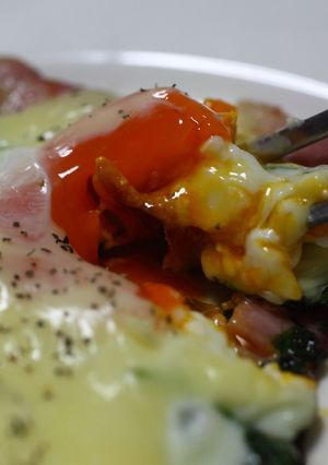 家呑みにチーズと三つ葉でベーコンエッグ-レシピのメイン写真