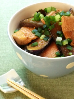 ナスと鶏肉の梅照り焼き丼-レシピのメイン写真