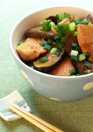 ナスと鶏肉の梅照り焼き丼-レシピのメイン写真