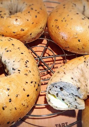 もっちり食感ゴマチーズベーグル-レシピのメイン写真