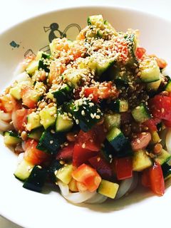 夏にピッタリ!ぶっかけ辛ウマ納豆うどん-レシピのメイン写真