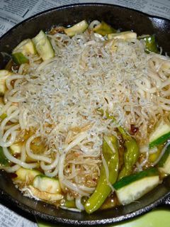 もやし・キュウリ+ちりめんの焼きうどん-レシピのメイン写真