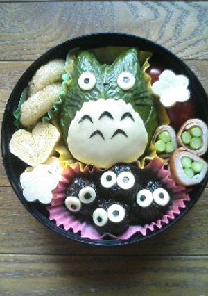 トトロこﾄﾄﾛまっくろくろすけキャラ弁当-レシピのメイン写真
