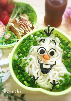 麺弁当でキャラ麺！うどんでオラフ-レシピのメイン写真