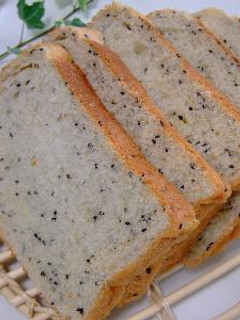 黒ゴマチーズ食パン♪(HB使用)-レシピのメイン写真
