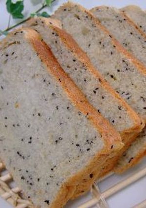 黒ゴマチーズ食パン♪(HB使用)-レシピのメイン写真