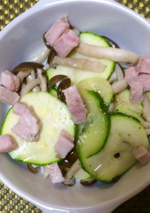 レンジで♪ズッキーニとしめじの夏サラダ-レシピのメイン写真