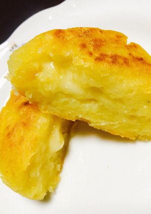 レンジで簡単！とろ〜りチーズinいももち-レシピのメイン写真