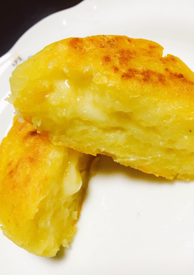 レンジで簡単！とろ〜りチーズinいももち-レシピのメイン写真