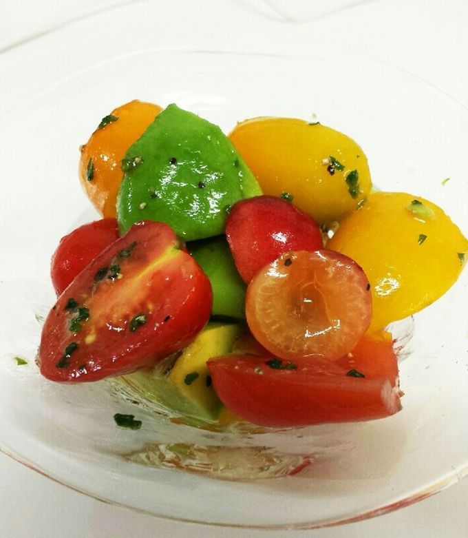 トマトとサラダ アボカドとトマトとさくらんぼのサラダ by 田中リコ 【クックパッド