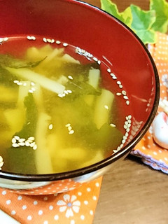 節約【ブロッコリーの茎とワカメの味噌汁】-レシピのメイン写真