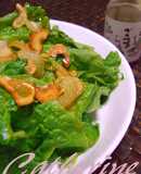 チシャ菜のにんにくチップスのせサラダ♪