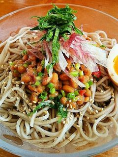 薬味たっぷり☆梅納豆冷やし蕎麦-レシピのメイン写真