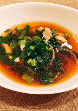 つるむらさきと豚肉のオイスタースープ-レシピのメイン写真