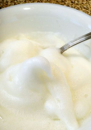 フォークで卵白の泡立て-レシピのメイン写真
