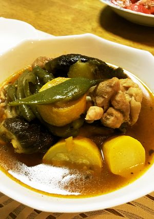 夏野菜とチキンのスパイシーカレースープ-レシピのメイン写真