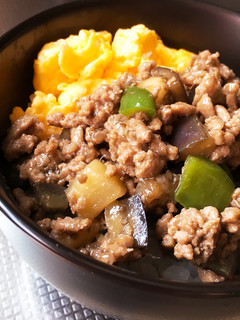 食欲アップ!夏野菜のそぼろ丼-レシピのメイン写真