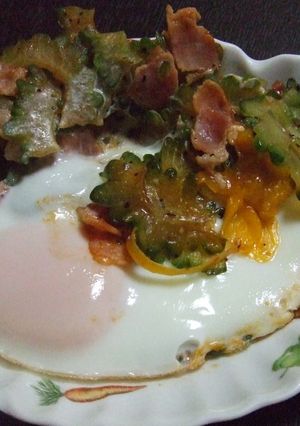 夏野菜の王様ゴーヤとベーコン目玉乗せ-レシピのメイン写真