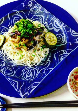 夏野菜と甘辛チキンで素麺を胡麻豆乳ダレで-レシピのメイン写真
