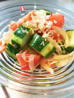 夏野菜!彩り豊富なトマきゅうサラダ-レシピのメイン写真