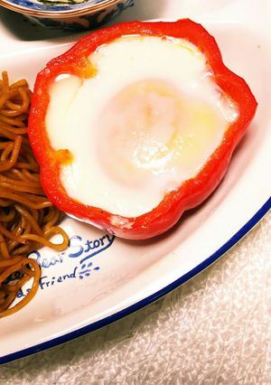 パプリカお皿で目玉焼き-レシピのメイン写真