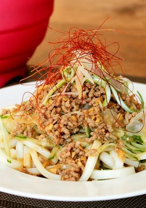 レンジで楽チン!夏のひき肉ぶっかけうどん-レシピのメイン写真
