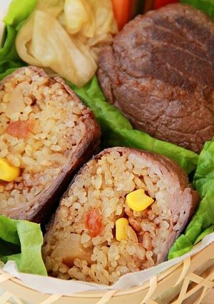 肉巻きおにぎりをカレーでアレンジ-レシピのメイン写真