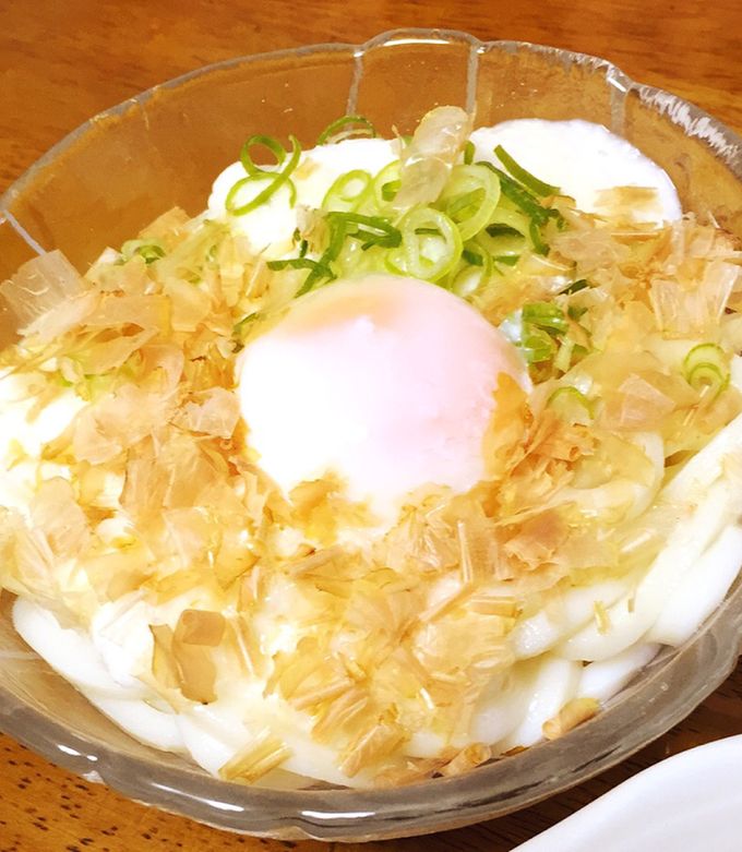 とろろ温玉ぶっかけうどん by みちゃん○みちゃん 【クックパッド