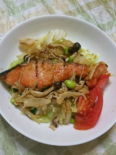 鮭のムニエルをサラダと一緒に~-レシピのメイン写真