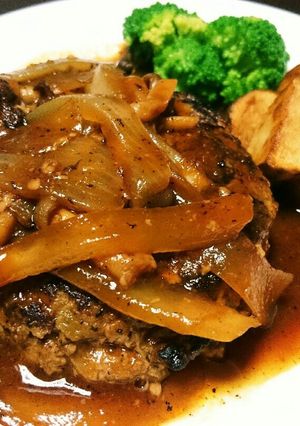 付け合わせも簡単♡きのこ煮込みハンバーグ-レシピのメイン写真