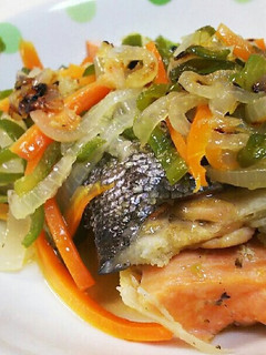 包まない!野菜たっぷり鮭のホイル焼き風-レシピのメイン写真