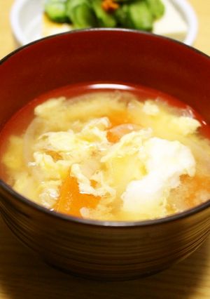 トマトと玉ねぎとたまごのお味噌汁-レシピのメイン写真