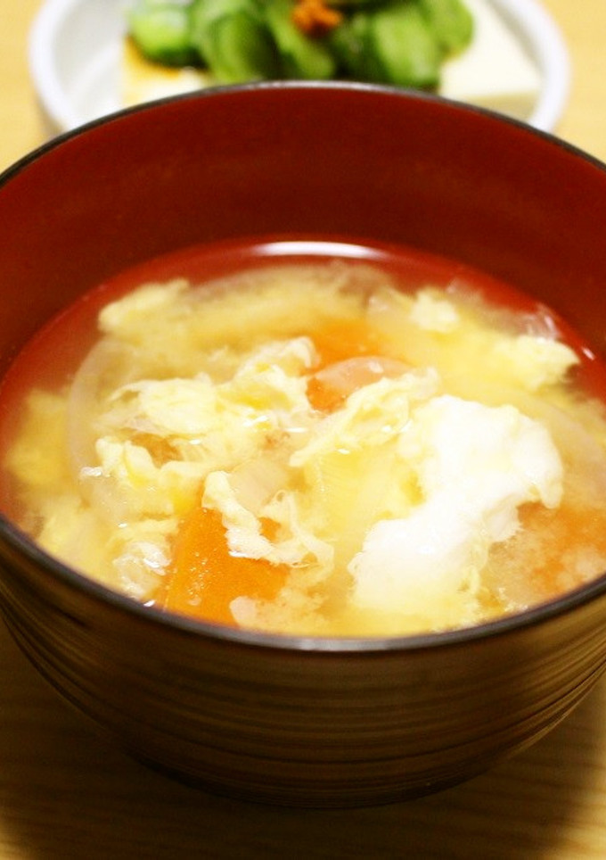 トマトと玉ねぎとたまごのお味噌汁-レシピのメイン写真