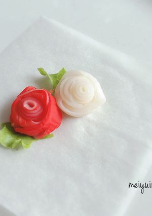 キャラ弁・デコ料理に かにかまの薔薇-レシピのメイン写真