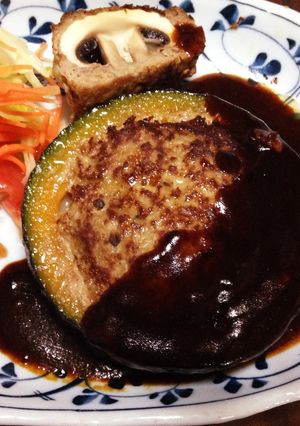 坊ちゃんかぼちゃinハンバーグ☆*:.｡-レシピのメイン写真