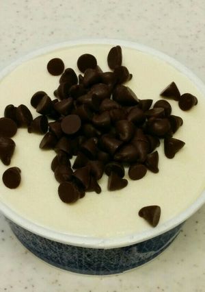 バニラアイスアレンジ　チョコチップ乗せ-レシピのメイン写真