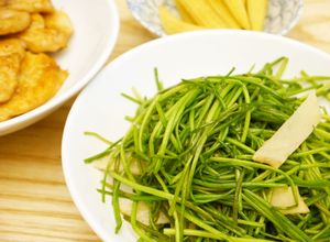 台湾☆シャクシャク♪水蓮菜の炒め物-レシピのメイン写真