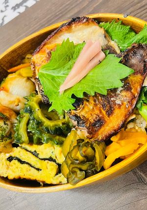 梅と大葉と枝豆混ぜご飯の夏弁当-レシピのメイン写真