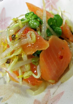 ｽﾓｰｸｻｰﾓﾝとﾓﾔｼの和え物-レシピのメイン写真