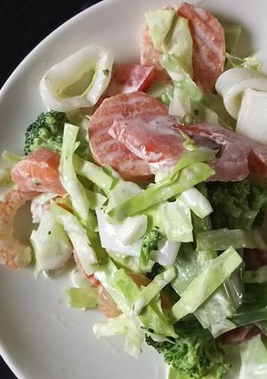 冷凍食品+生野菜で。彩りサラダ-レシピのメイン写真