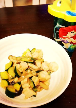 ズッキーニとしめじの炒め物-レシピのメイン写真